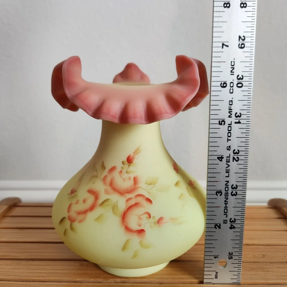 VTG Fenton Burmese URANIUM GLOW Glass‎ Ruffled Vase Hand Painted Sign Debra Hill